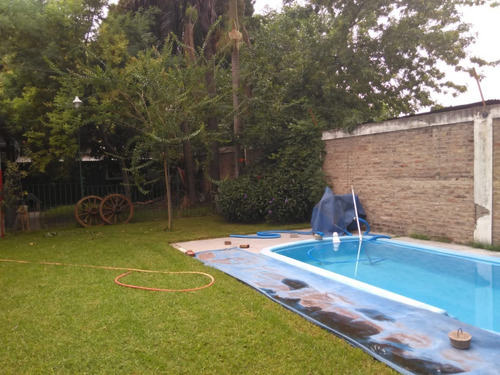 Imagen 2 de 10 de Casa En Venta Con Parque Y Pileta