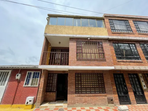 Casa En Venta En El Tesoro. Cod V1119