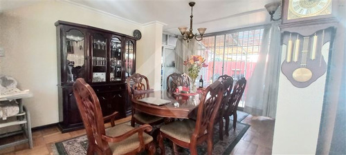 Casa En Venta De 6 Dorm. En Providencia