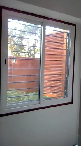 Imagen 3 de 5 de Reparacion De Puertas De Baño Y Ventanas