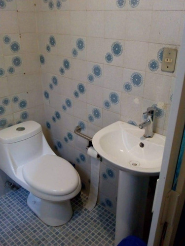 Casa En Venta Con 1 Departamento Independiente 180m2, Col. Jacarandas, Iztapalapa.