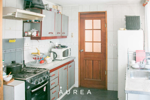Casa Sólida, 2 Pisos, Excelente Ubicación En Maipú