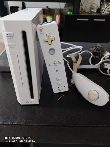 Nintendo Wii + 2 Juegos