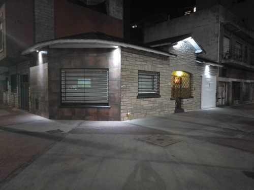 Imagen 13 de 16 de Chalet Excelente Reciclado Tres Ambientes Esquina En Excelente Ubicación La Perla