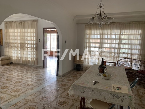 Imagen 5 de 8 de Venta De Casa En Urbanizacion Santa Monica