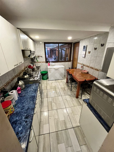 Casa En Venta De 5 Dorm. En Lo Espejo