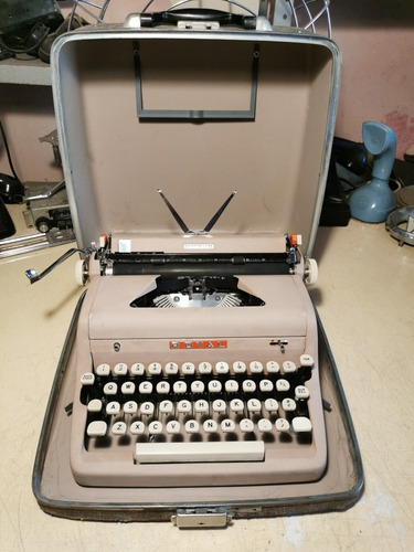 Maquina De Escribir Antigua Royal Quiet De Luxe Año 1956