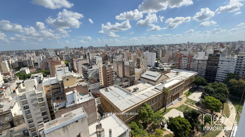 Oportununidad - Venta Amplio Departamento De 100m2 - 2 Dormitorios Mas Comodin Mas Cochera