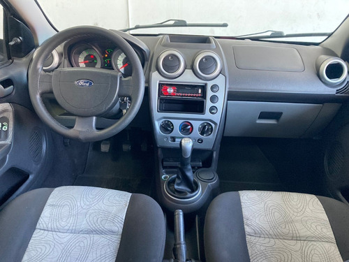 Imagem 7 de 10 de Fiesta 1.6 Sedan