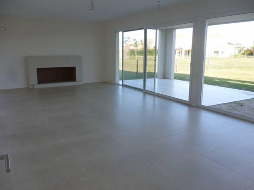 Imagen 4 de 8 de Casa En Venta En El Golf, Nordelta, G.b.a. Zona Norte