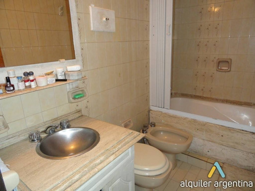 Casa Para 12 - Pileta Cerrada - Quincho - Centrica - Cochera 4 Autos - 5 Dormitorios - Equipamiento Full