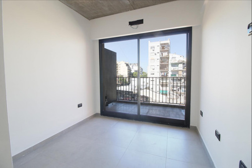 Departamento Dos Ambientes Con Balcon Terraza Venta - Floresta