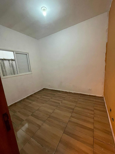 Aluga-se Casa Em Condomínio