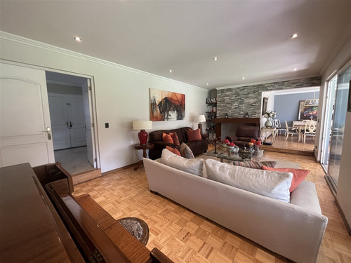 Casa En Venta De 7 Dorm, 2 Suite ,4 B ,en Lo Barnechea