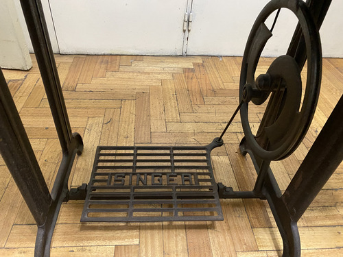 Mueble Cajonera Con Máquina De Coser Singer 269 (Usado)