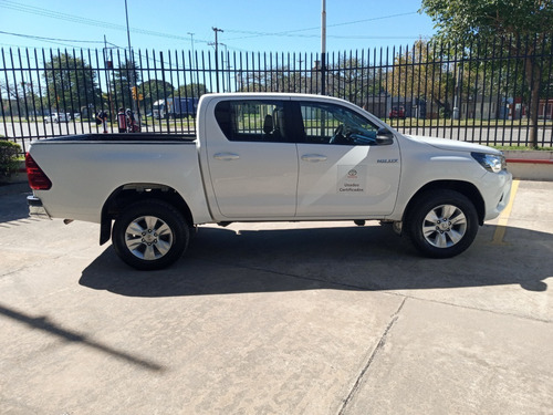 Toyota Hilux 4x2 D/c Sr 2.4 Tdi 6 M/t 2017