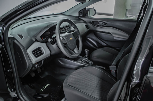 Imagen 7 de 25 de Chevrolet Onix Joy Black Edition 2019