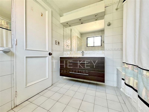 Imagen 17 de 25 de Amplia Casa Con Piscina En Venta De 6 Dormitorios - La Reina