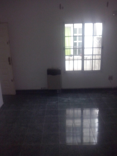 Imagen 2 de 6 de Departamentos De 3 Ambientes En 1° Piso Y Otro En 2° Piso