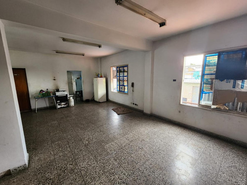 Imagen 13 de 17 de Galpón Industrial Semi Cubierto 700 M² S/ 2.050 De Lote - Oficinas, Baño Y Vestuario- Tablada