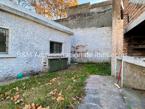 Alquiler Casa 3 Dormitorios Peñarol, Patio Con Parrillero.-