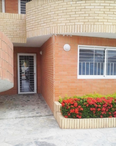 Townhouse En Conj. Residencial Los Roques Ciudad Flamingo Gm