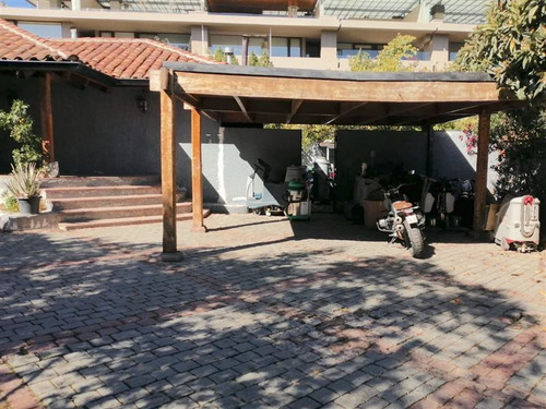 Casa En Venta De 5 Dorm. En Lo Barnechea