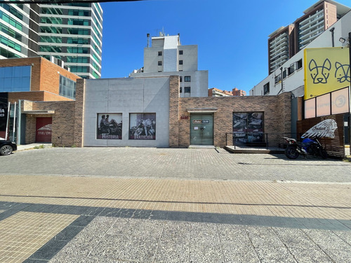Excelente Local Comercial Con Estacionamientos En Apoquindo