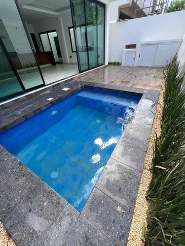 Casa En  Venta, 4 Recamaras, Piscina, Estudio, Aqua By Cumbres, Av Hayacán, Cancún.