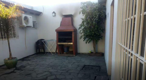 Casa Venta 2 Dormitoris 1 Baño, Patio Con Parrilla Y Cochera - Terreno 280 Mts 2 - Ringuelet