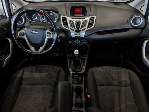 Imagen 13 de 15 de Ford Fiesta Kinetic Design 1.6 120cv Titanium 2013