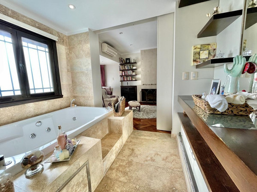 Imagen 29 de 30 de Importante Casa Ubicada En El Exclusivo Sector De Av. Libertador Al Rio, En Martinez.