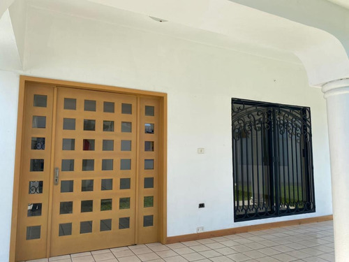 Imagen 2 de 9 de Casa - Fraccionamiento Bosques De Villahermosa