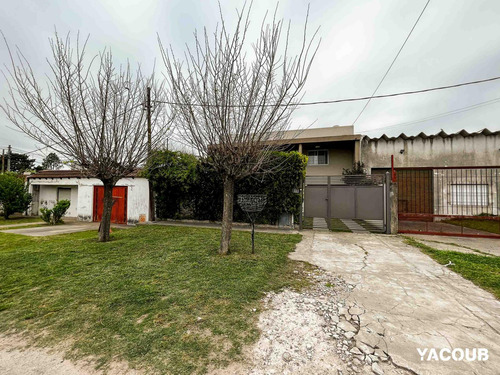 Casa En Venta - 3 Dormitorios 3 Baños - 300mts2 - Lisandro Olmos