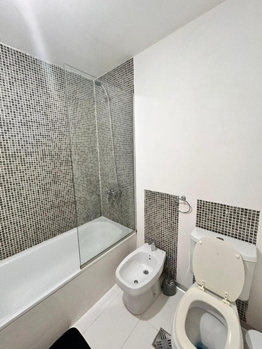 Casa En Alquiler Dos Dormitorios Mas Escritorio - Quebrada De Las Rosas