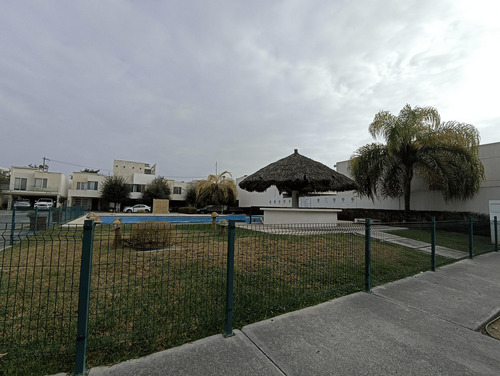 Casa En Venta En Dream Lagoons, Apodaca | 3 Recámaras, Alberca, Gimnasio Y Lago Artificial