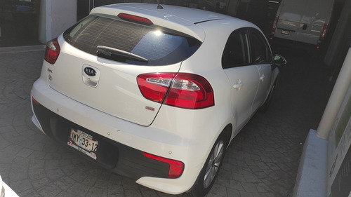 Imagen 6 de 11 de Kia Rio 2017 1.6 Ex Hatchback Mt
