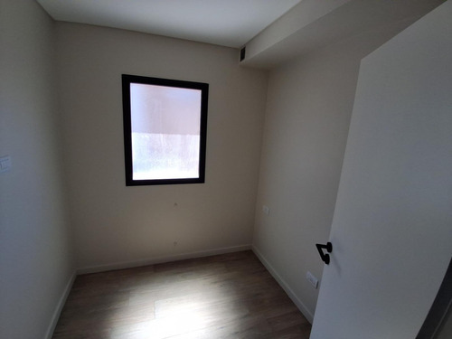 Venta De Departamento 3 Dormitorios Patio, Balcón Y Cochera