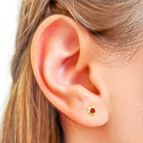 Imagen 2 de 5 de Aros Abridores Bebé Circón Rojo Laminado Oro 18k