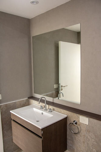 Dueño Vende Luminoso Y Moderno Tres Ambientes 80 M2 Al Frente Piso Alto C/toilette, Balcon Terraza, Conexion Para Lavarropas