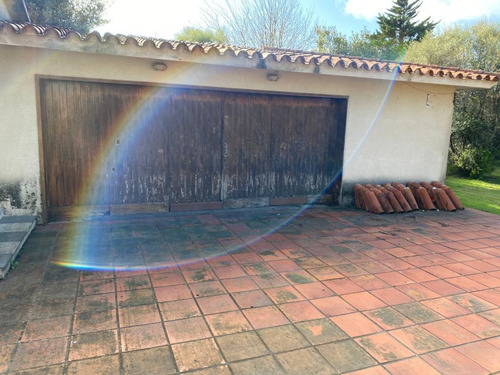Casa De 4 Dormitorios Y 2 Baños