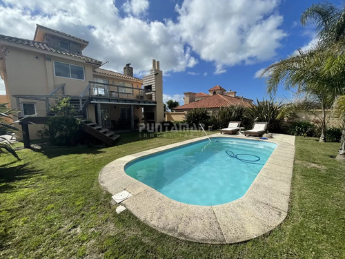 Venta Y Alquiler Casa 4 Dormitorios Con Vista Al Mar En Altos De Punta Piedra