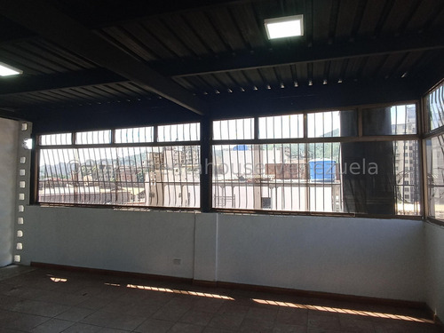 Edificio En Alquiler 24-6186 En San Martin