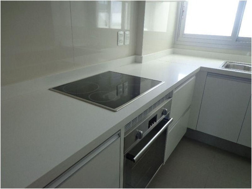 Apartamento En Venta De 2 Dormitorios En Playa Mansa