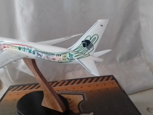 Aeroméxico Avión A Escala
