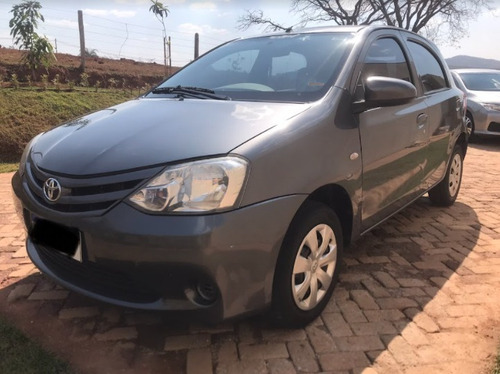 Imagem 2 de 7 de Toyota Etios