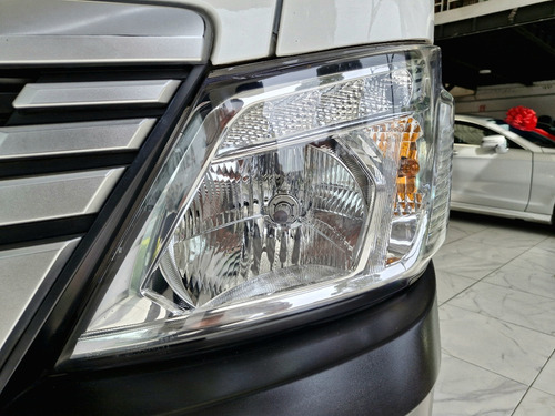 Nissan Urvan 4p Amplia L4/2.5 Man A/A P/Seg