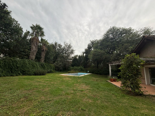 Villa Allende Golf. Casa En Venta De 3 Dormitorios Cochera, Pileta Y Gran Parque