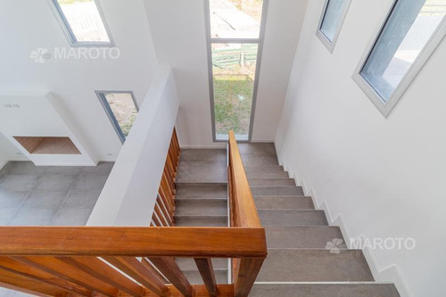 Imagen 15 de 30 de Casa En Venta En Barrio Puertos Del Lago - Maroto Propiedades