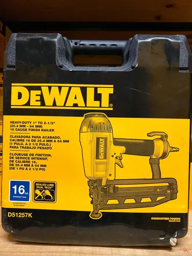 Clavadora Neumática Calibre 16, 1” hasta 2-1/2” DeWalt D51257K